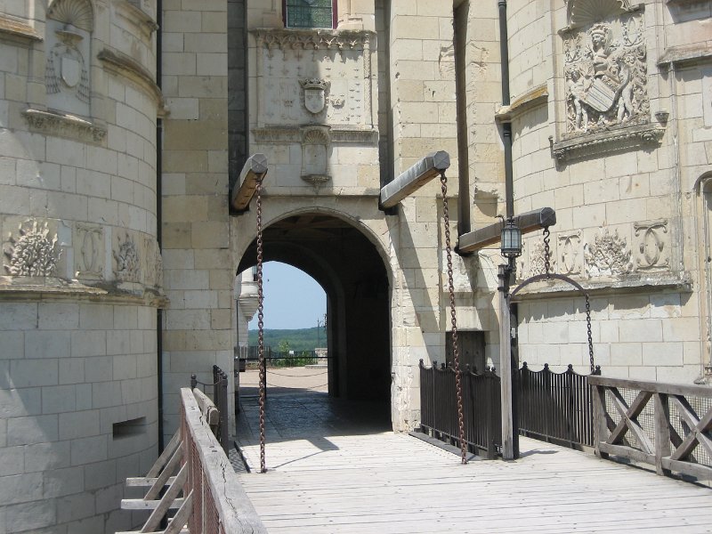 20060613_403_Chaumont_kasteel.JPG - Maar de resten van het vechtkasteel zijn nog zichtbaar.