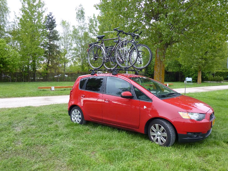 001-auto.JPG - 20 mei: aankomst op de camping in Donaueschingen