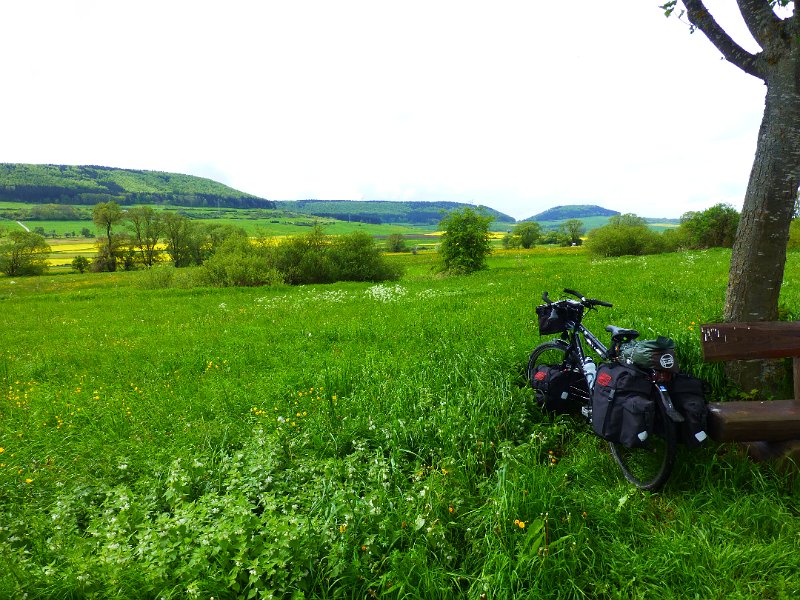 009-Landschap.JPG - Nog een keer landschap, mèt Nanette's nieuwe fiets