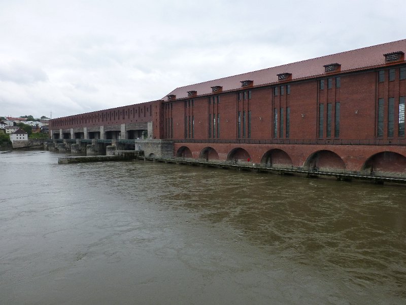 116-StuwVoorPassau.JPG - De stuw boven Passu. Raar genoeg stuwen ze nog steeds, hoewel het bovenstrooms begint te overstromen.