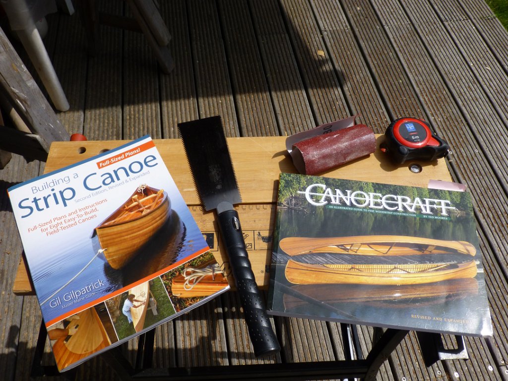 Wabnaki Book Gilpatric Moores.JPG - We gebruiken twee boeken. "Building a Strip Canoe" van Gil Gilpatrick en "Canoecraft" van Ted Moores. Gilpatrick is wat practischer, Moores geeft vaak mooie details.