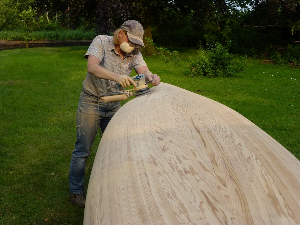 Wabnaki houtje canoe sanding-02.JPG - Maar wij zelf werden wèl stoffig!