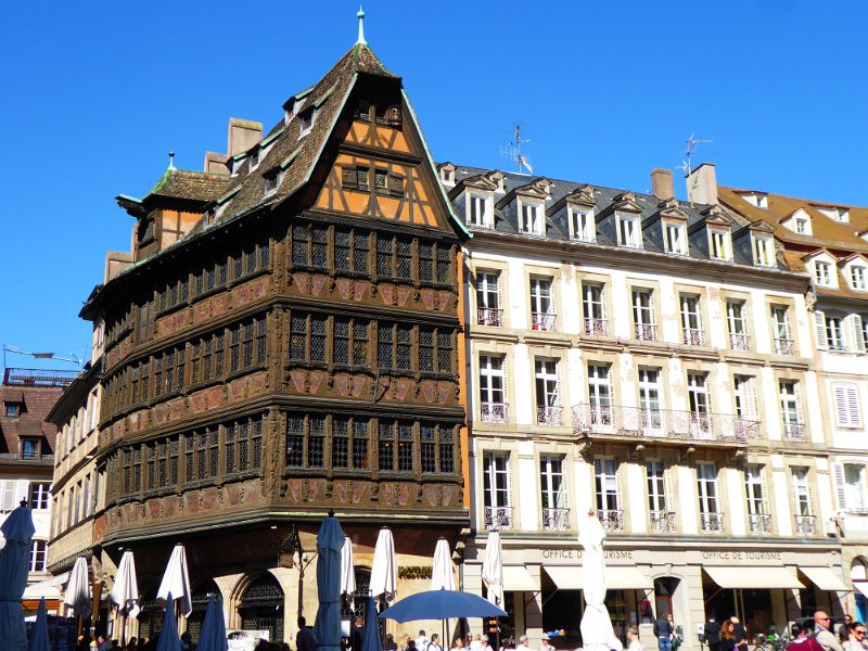 P1030158.JPG - Maison Kammerzell aan de Place de la Cathédrale in Straatsburg.