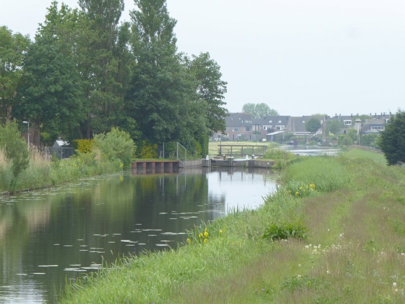 P1010893_Rotte_BleiswijkseVerlaat.JPG - Sluisje in de Rotte, bij Bleiswijkse Verlaat. Ook sluizen worden een thema,  vooral in het laatste deel van de tocht.