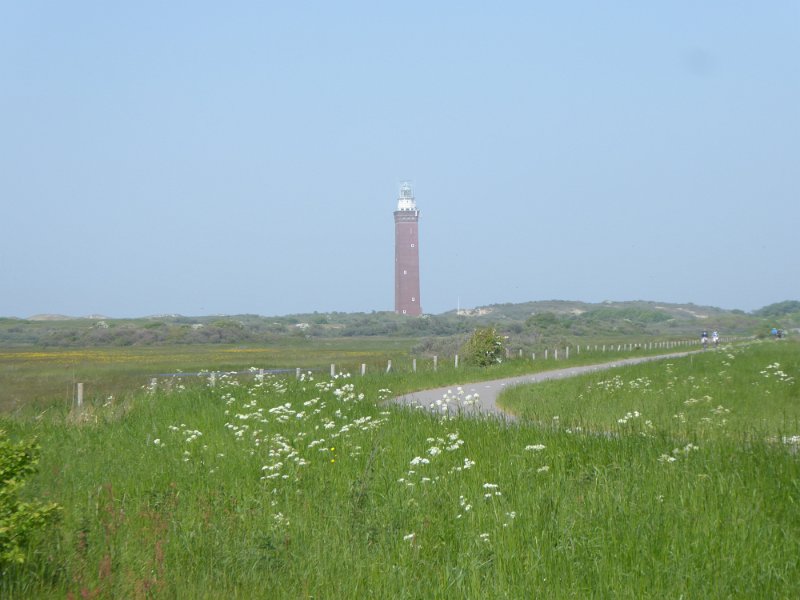 P1010918_vuurtoren-Westhoofd-Goeree.JPG - Vuurtoren het Westhoofd op Goeree. We hadden de eerste dagen prachtig weer. Eerder te warm dan te fris.