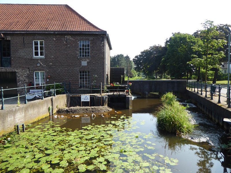 P1020338_Grathemer-Molen.JPG - Nog één keer een watermolen: de Grathemer molen. 