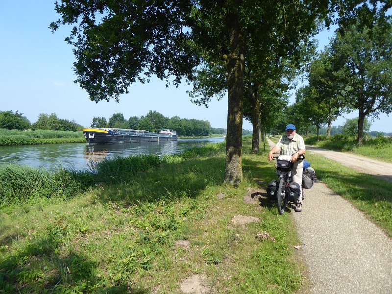 P1020342_Kanaal-Nederweer-JS.JPG - Dan rijden we langs het Kanaal Wessem - Nederweert de Peel in.