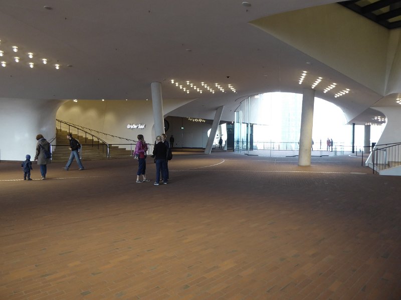 P1050977.JPG - Interieur van de Elbphilharmonie. We mochten de zalen helaas niet in.