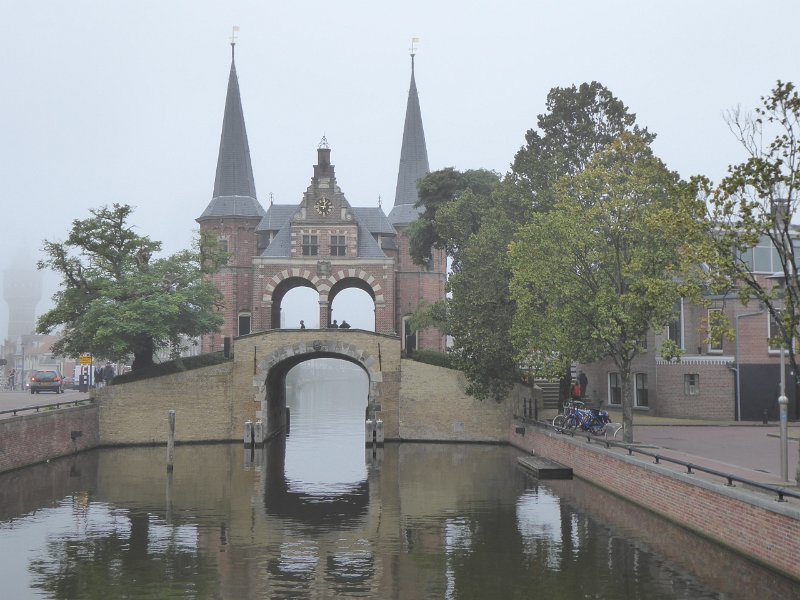 P1080977.JPG - De Waterpoort in Sneek.
