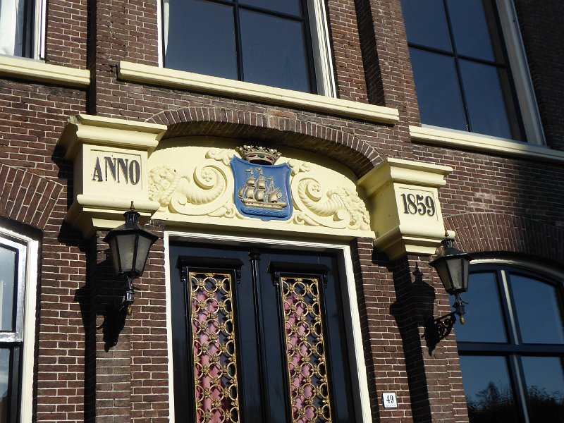 P1090088.JPG - Het wapen van IJlst in het voormalig raadhuis.