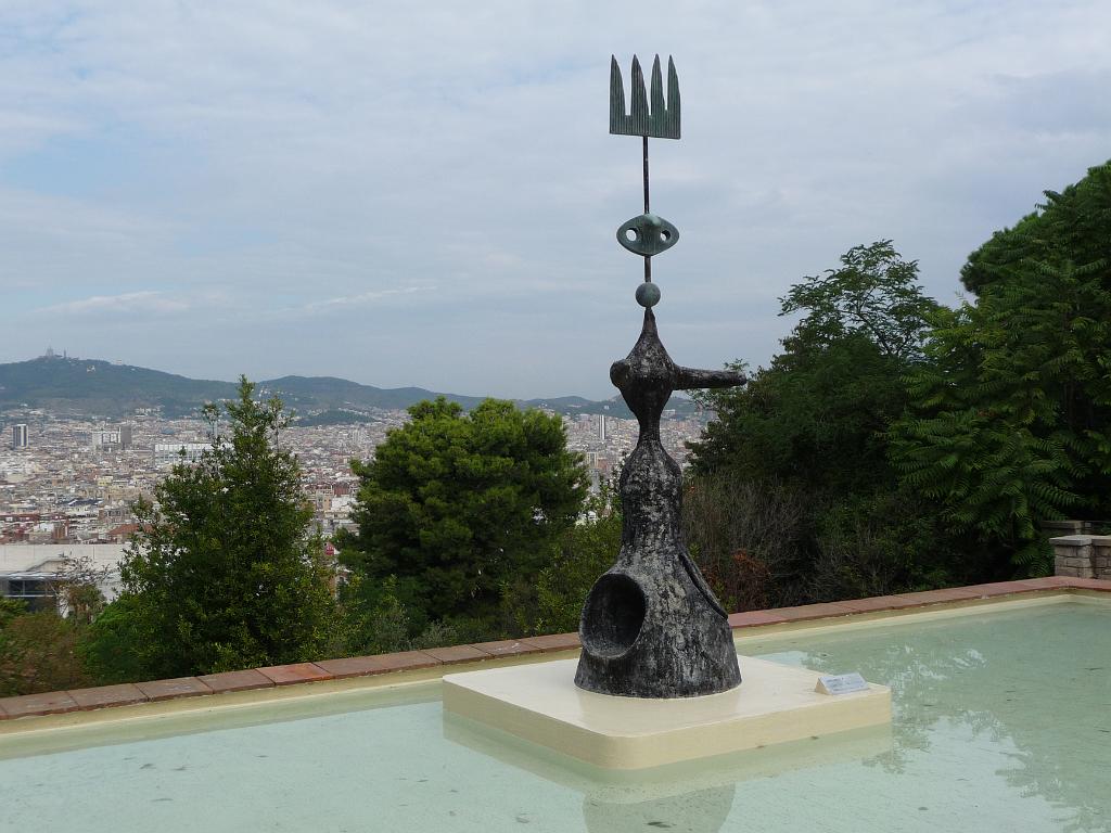 044_Miro.JPG - De volgende ochtend serieus begonnen. Naar Montjuïc, het Miro-museum.