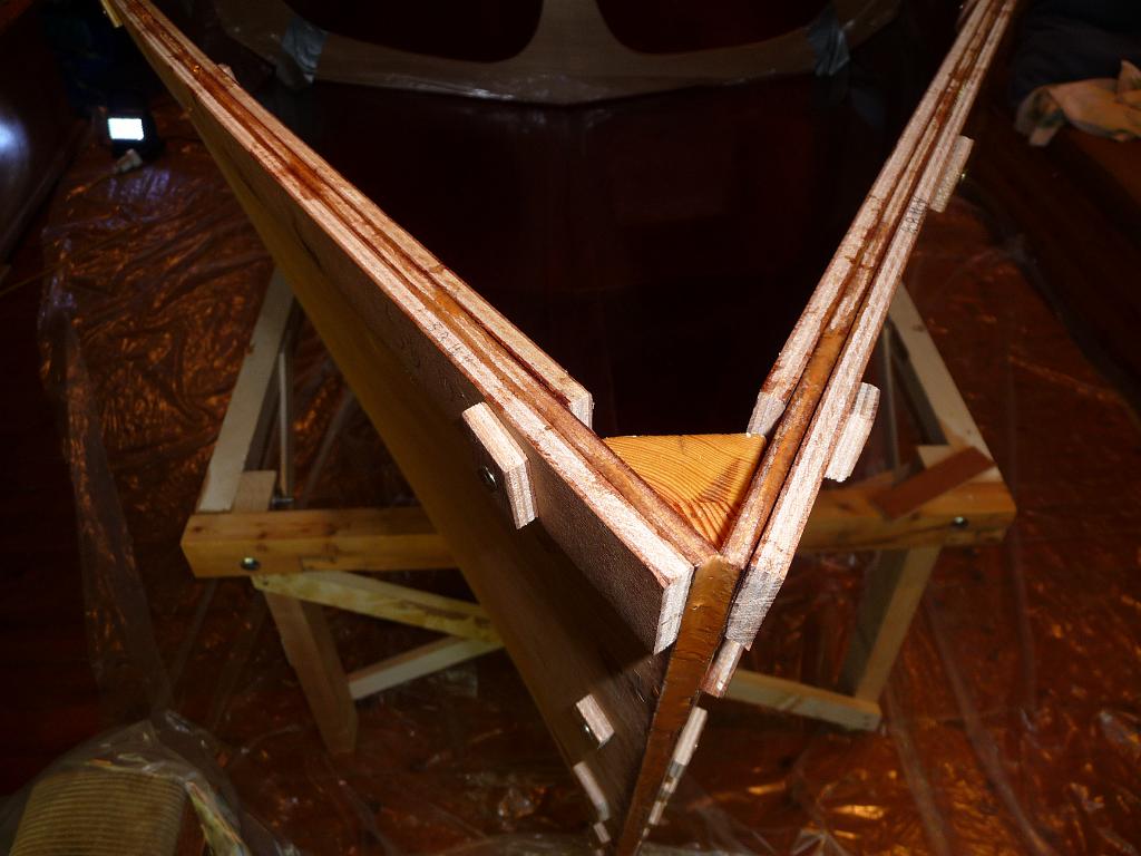 0426_DetailDolboord.JPG - De eerste vier gangen van de stootrand zitten met schroefjes vast.