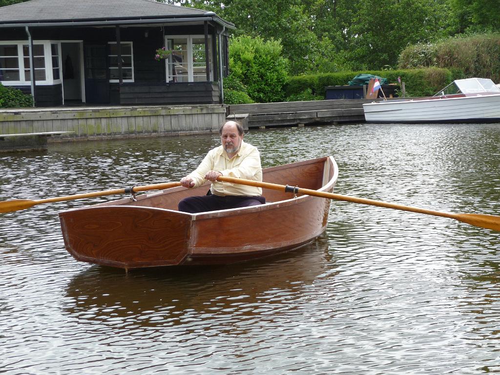 0555_JSRoeit.JPG - Ik moet het natuurlijk ook even proberen. Gek is dat: bij mij ligt de scheg wel diep genoeg in het water. Hoe zou dat komen?