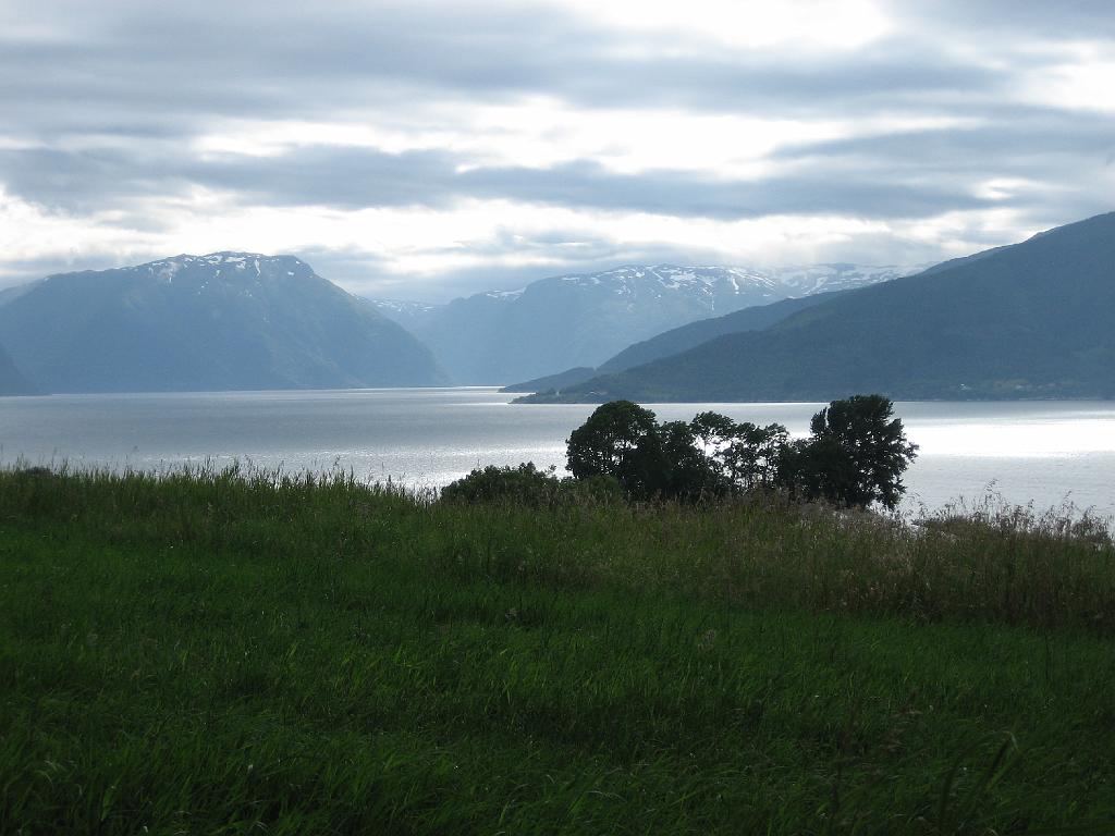 5891_VangsnesAvond.jpg - Sognefjord bij avond.